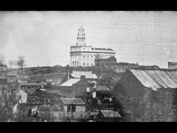 How were the temple property and artifacts disposed of when the Mormon saints left Nauvoo?