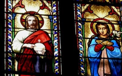 Why do many Saints fold their arms instead of their hands while praying?