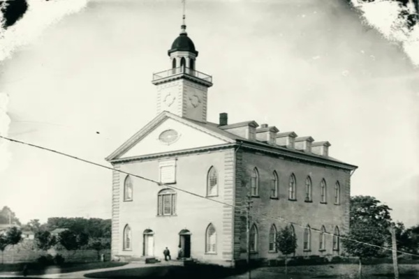 What did Elijah restore in the Kirtland Temple?